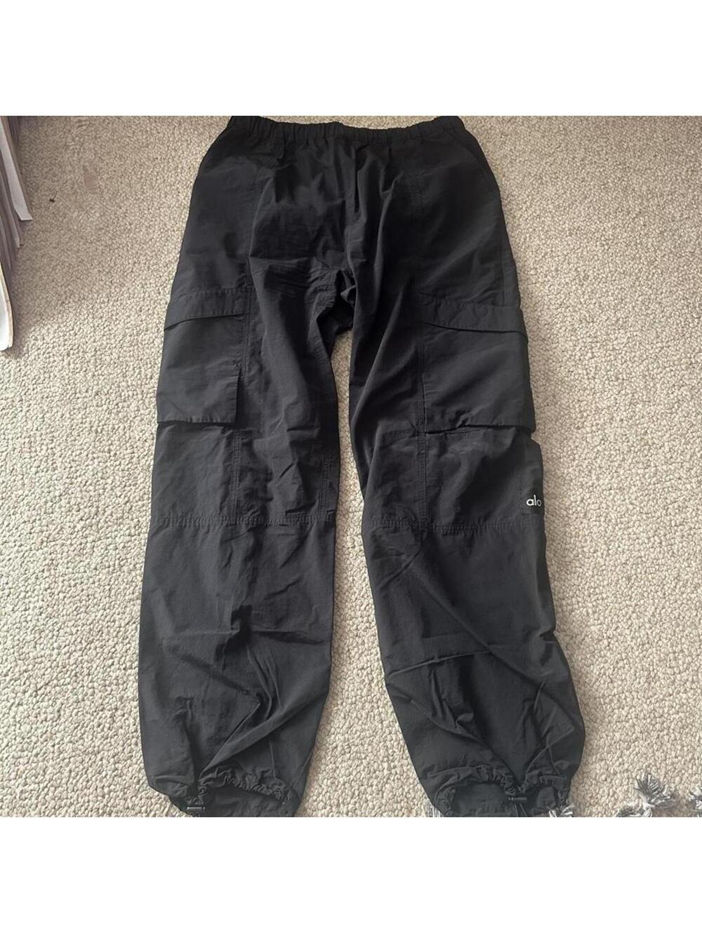 Alo Yoga black cargo pants